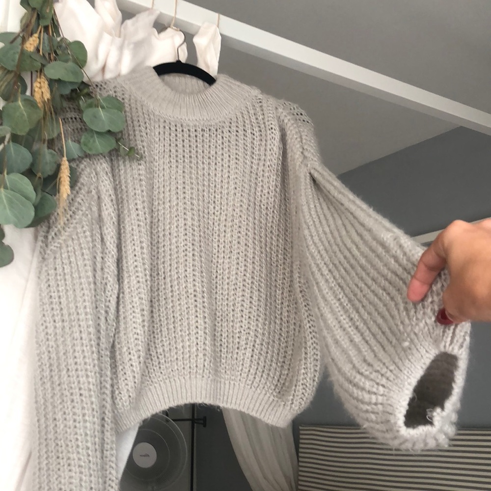 Balloon sleeve sweater